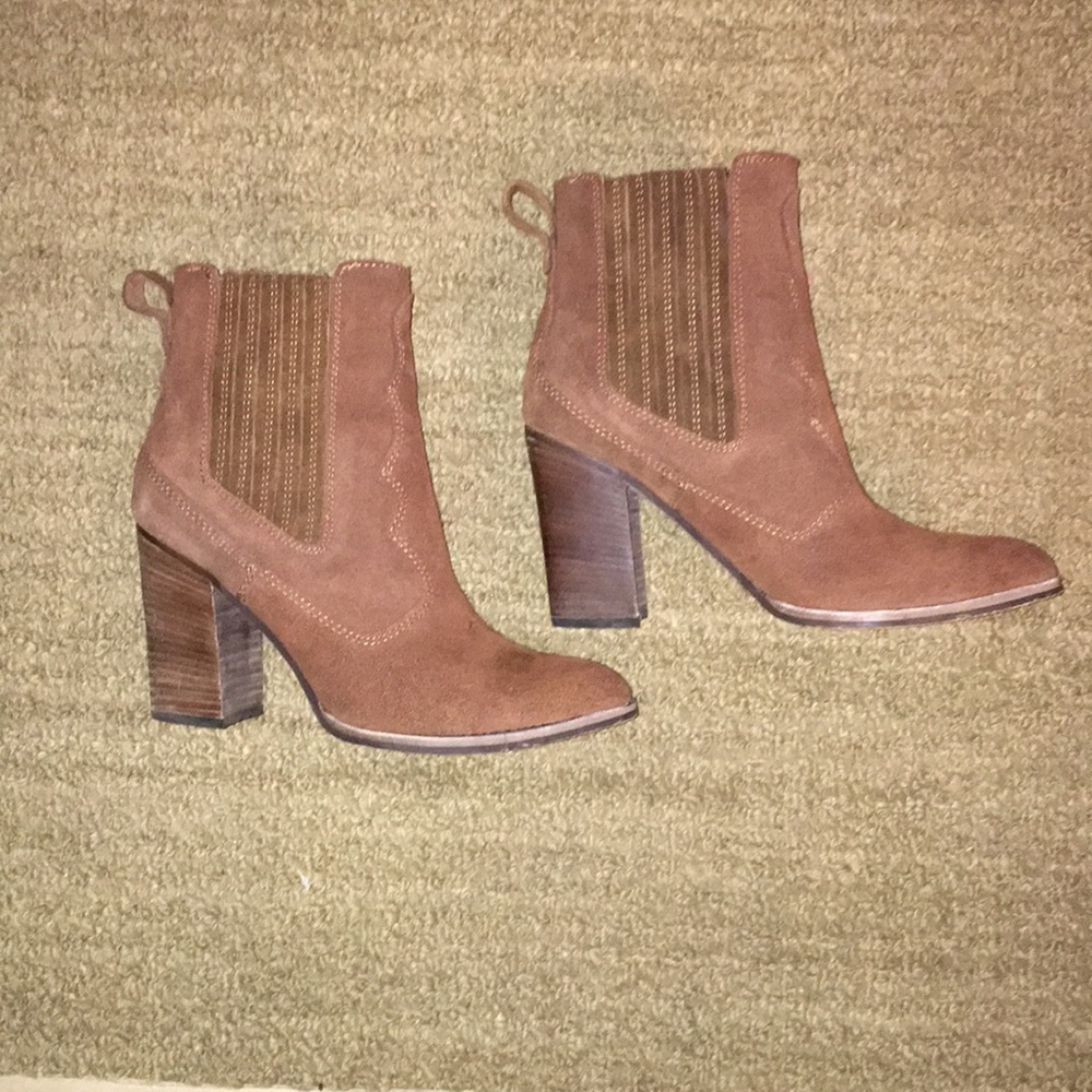 Conway bootie by Dolce Vita size 8.5